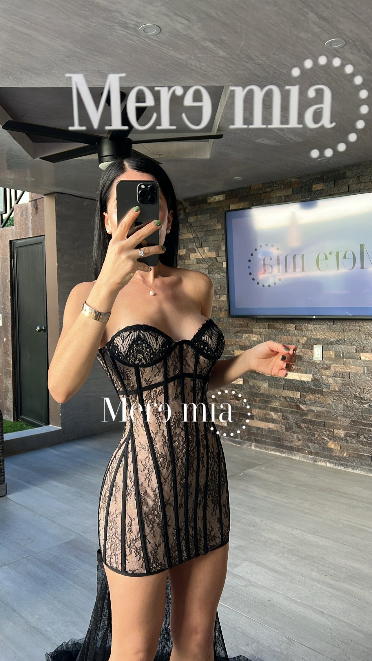 Vestido negro encaje var