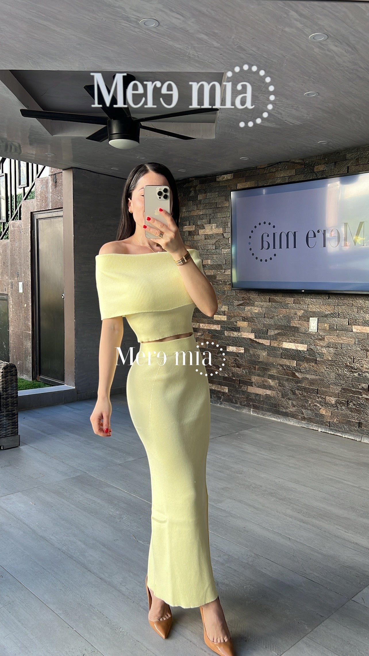 Conjunto amarillo olan liso hombros