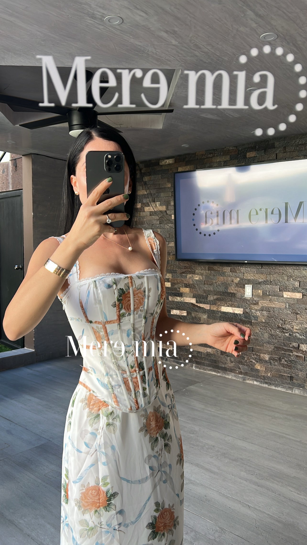 Blanco flor am hombros