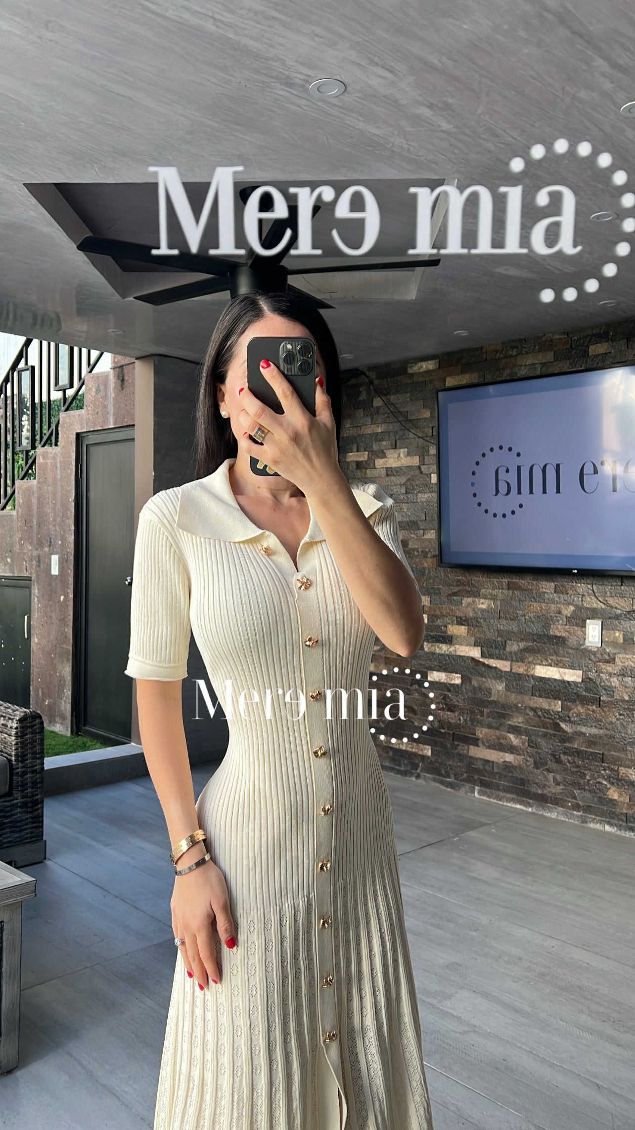 Vestido cuello beige botones