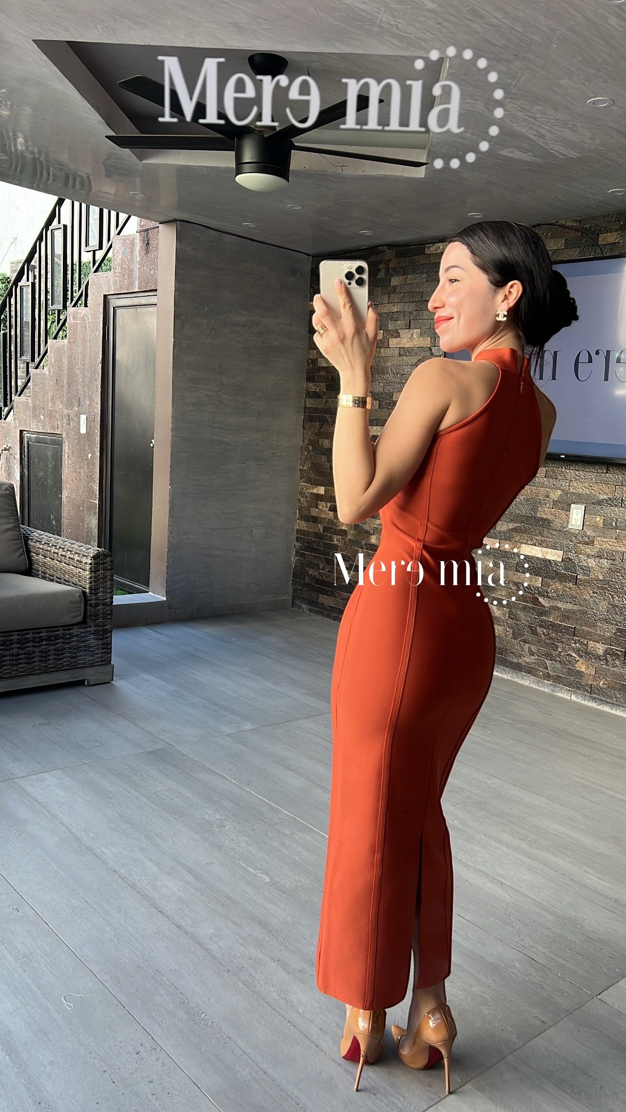 Vestido marrón cuello midi