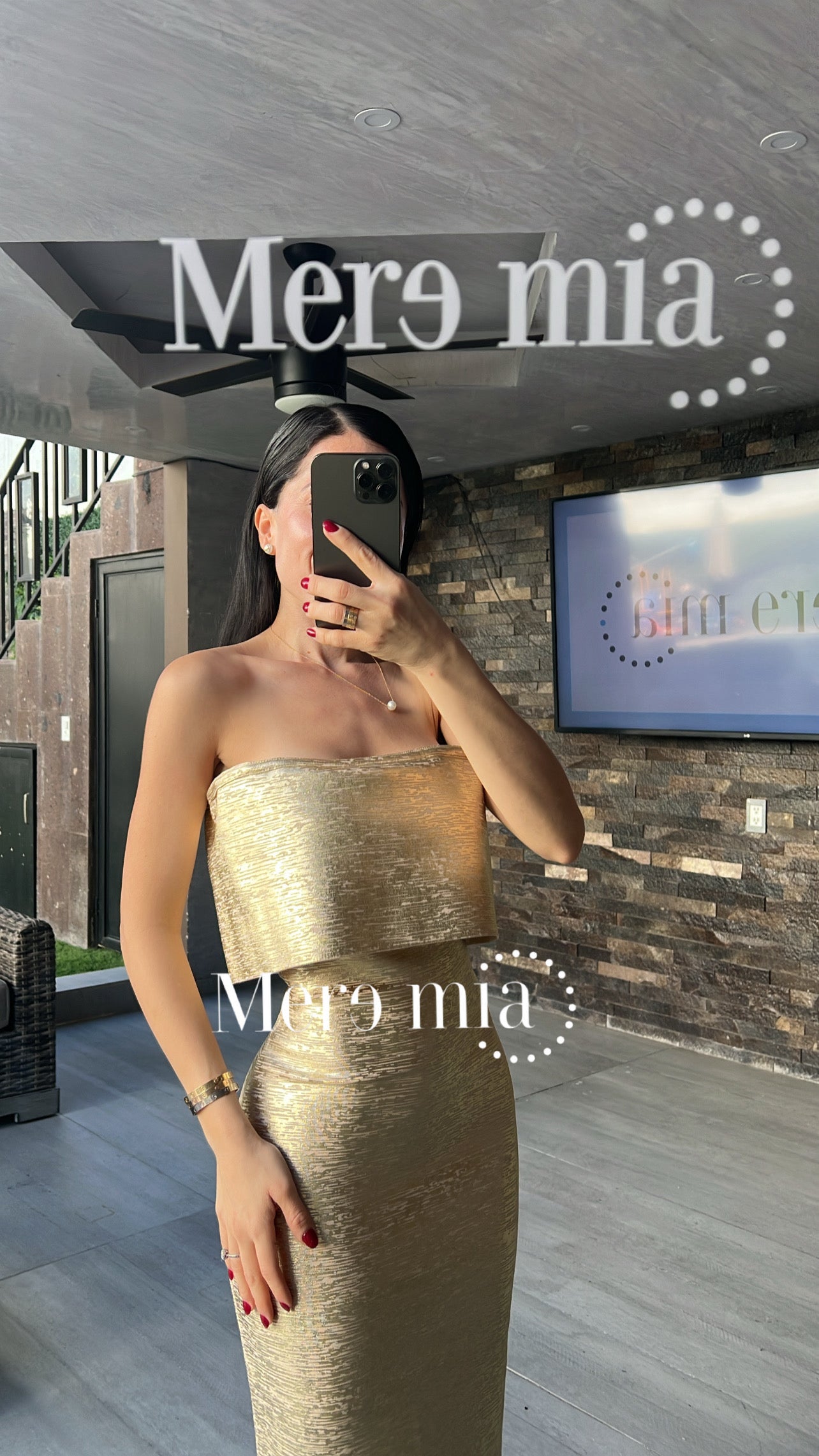 Vestido dorado hombros olan