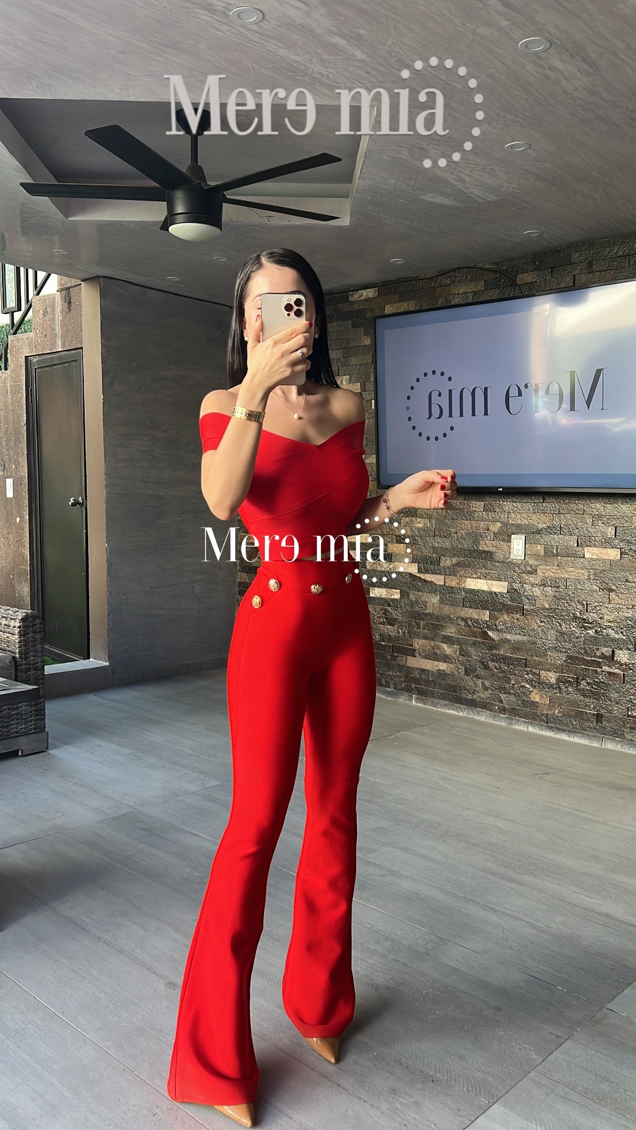 Pantalón acampanado botones rojo