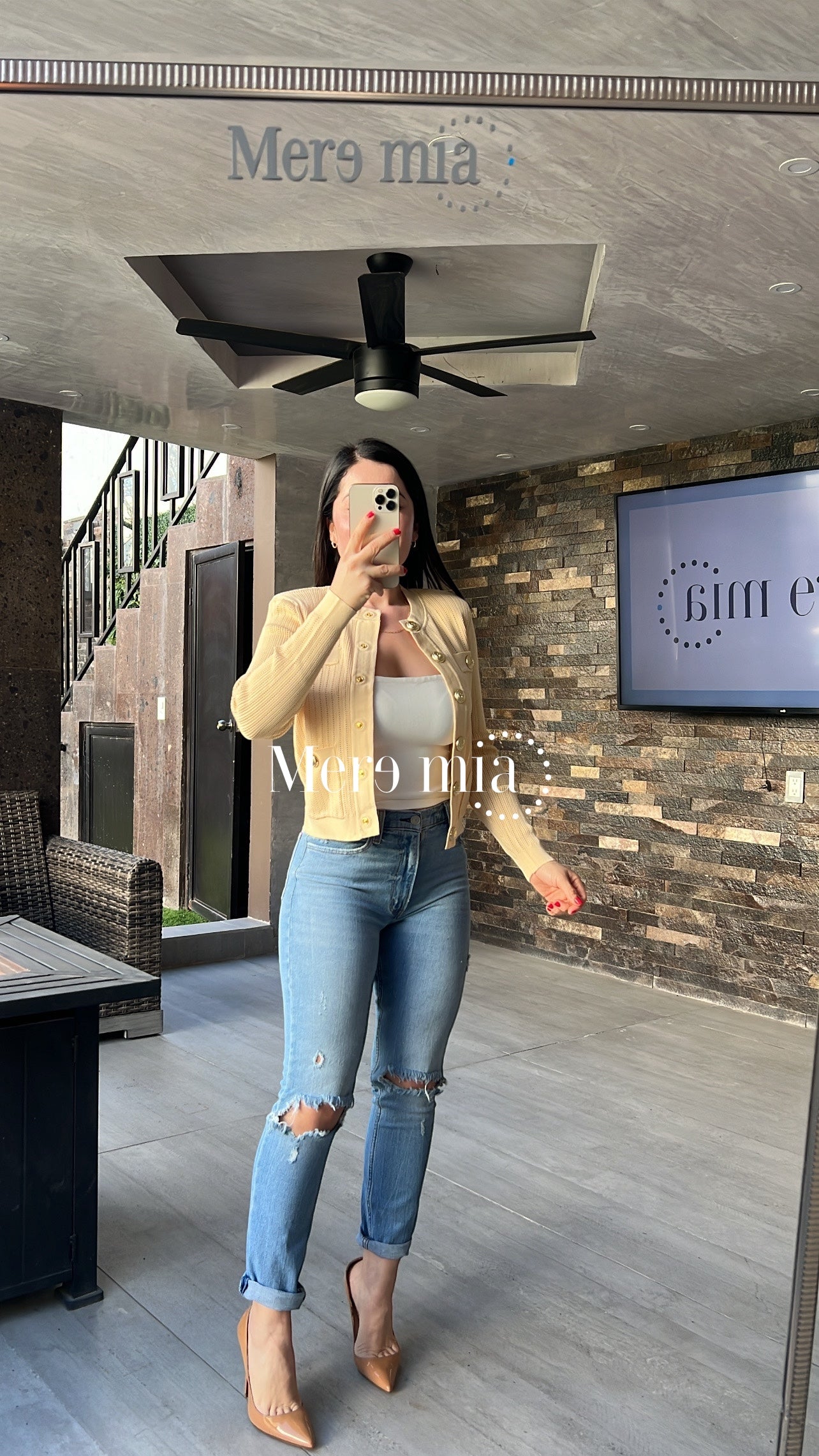 Chamarra beige botones