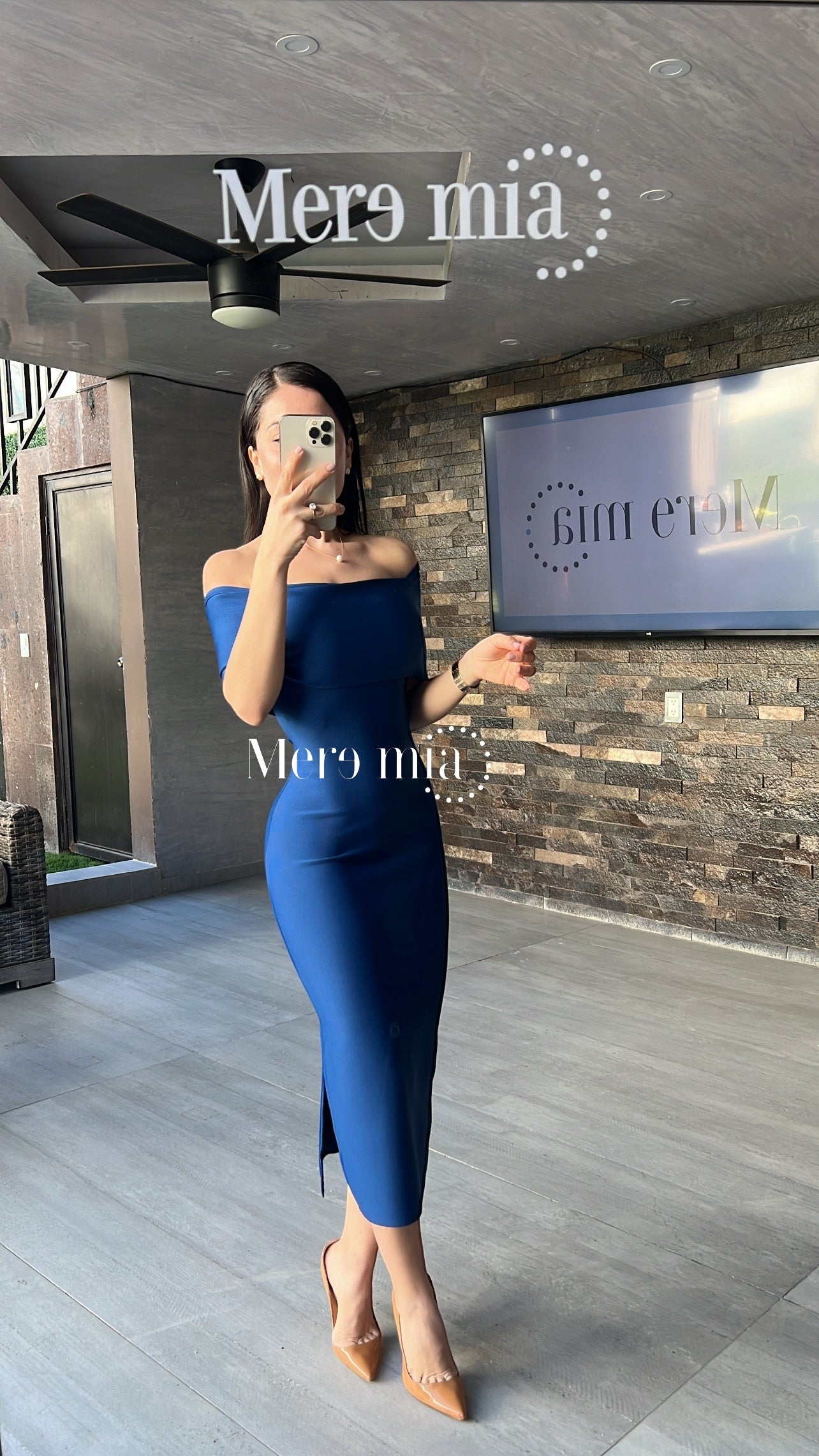 Vestido azul marino hombros olan