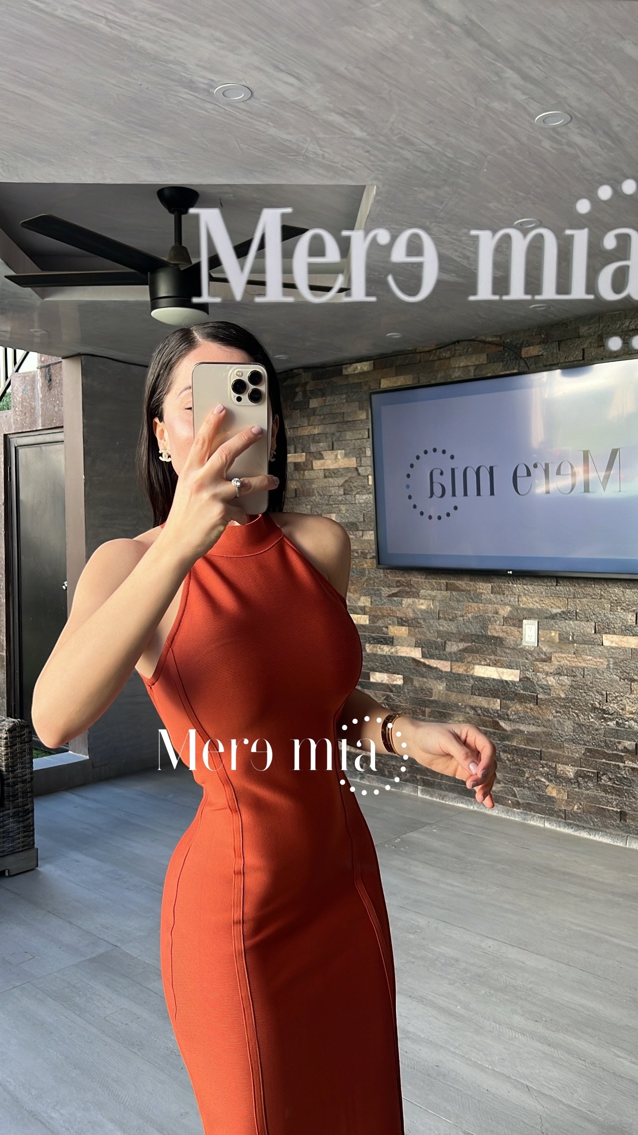 Vestido marrón cuello midi