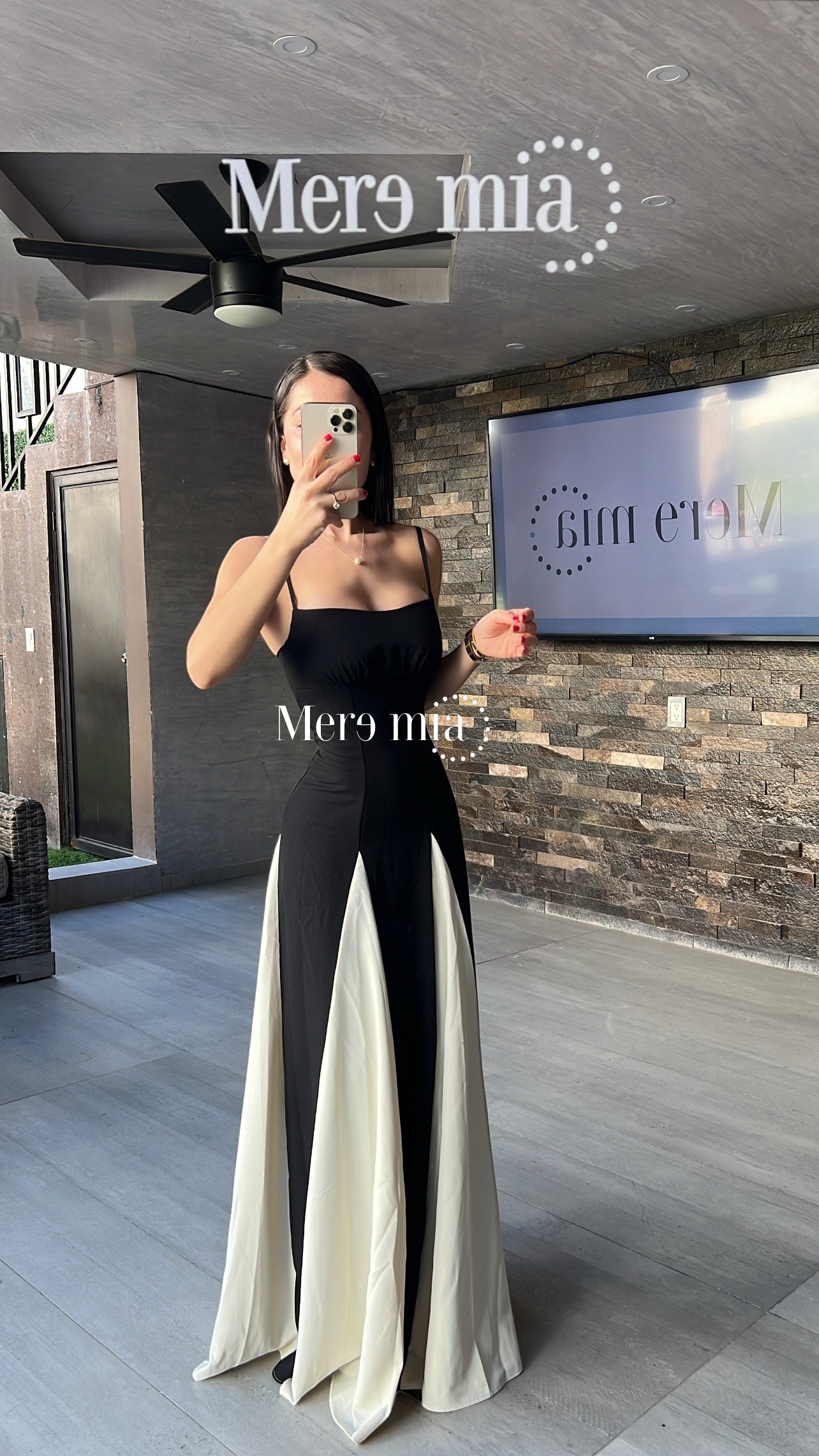 Vestido negro olanes blanco