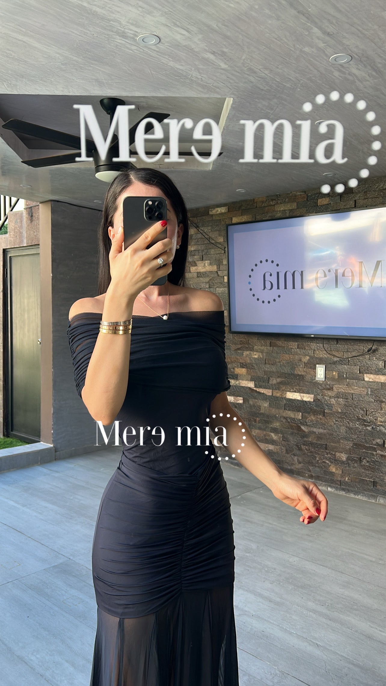 Vestido negro plisado hom