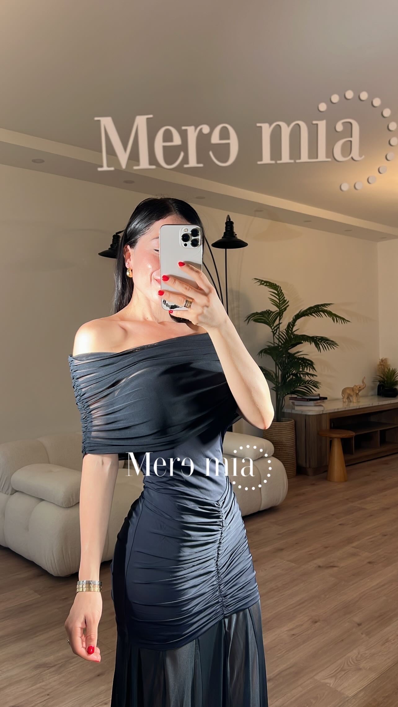 Vestido negro plisado hom