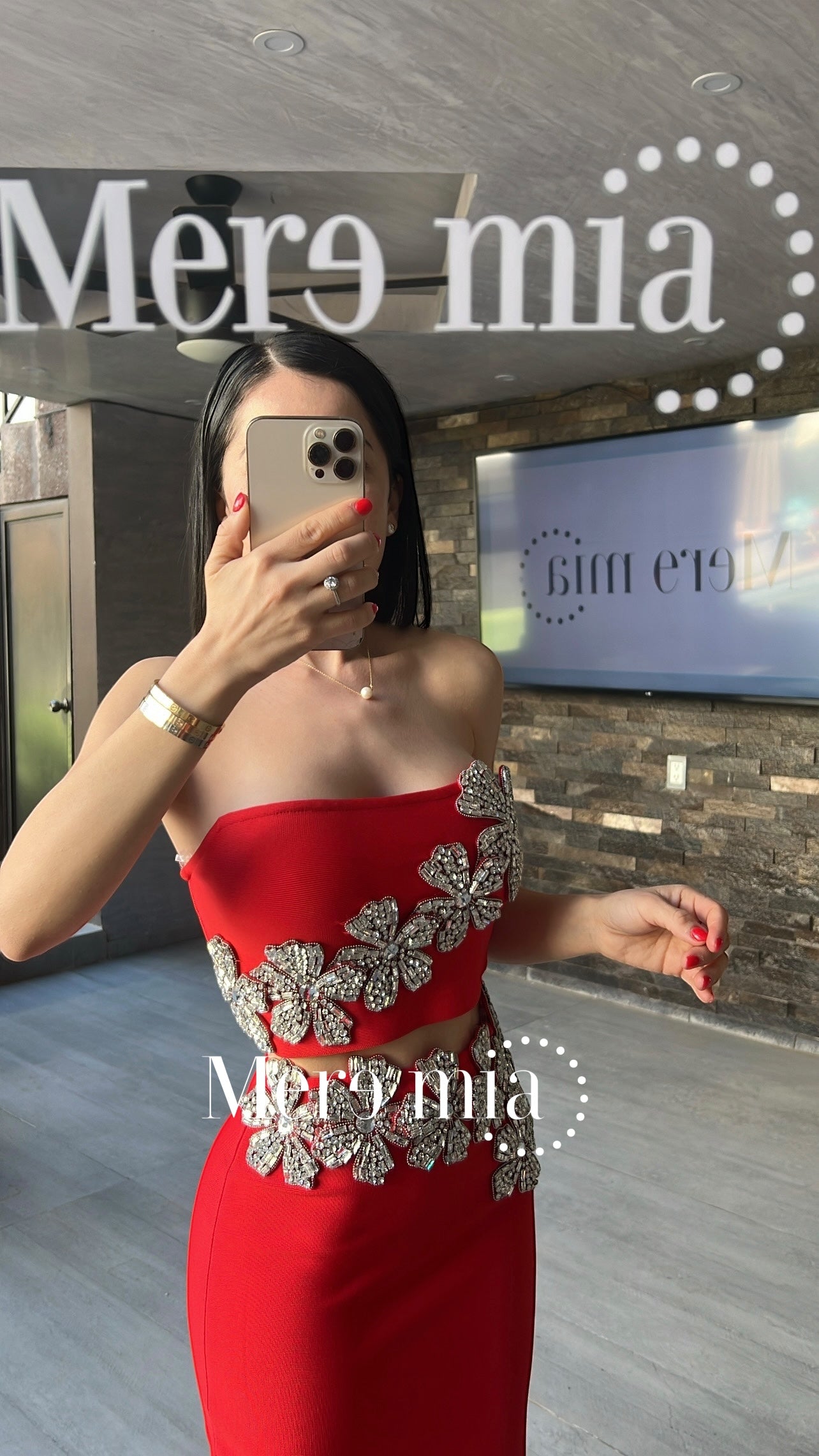 Conjunto rojo flores plata