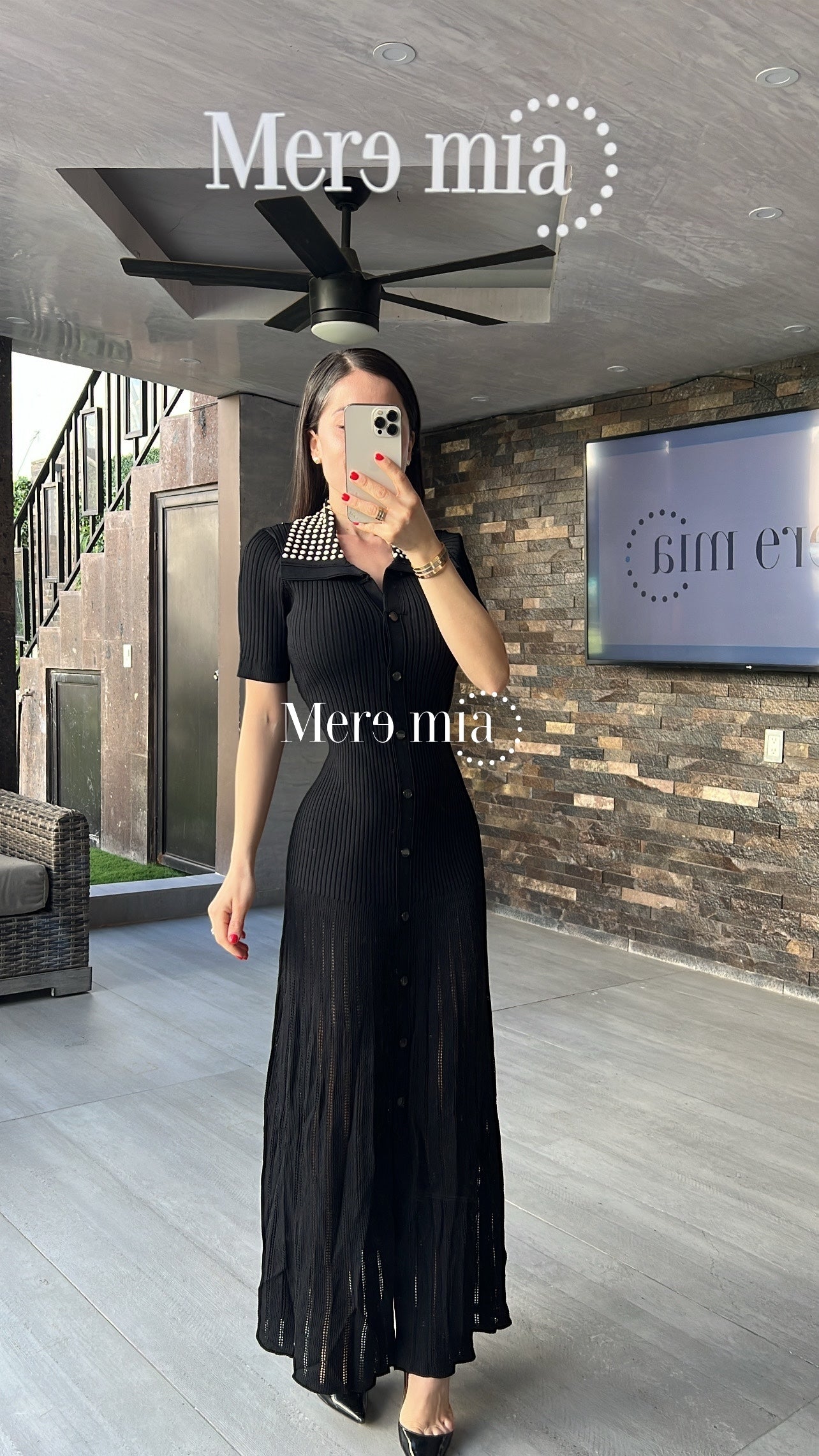 Vestido negro apl cuello