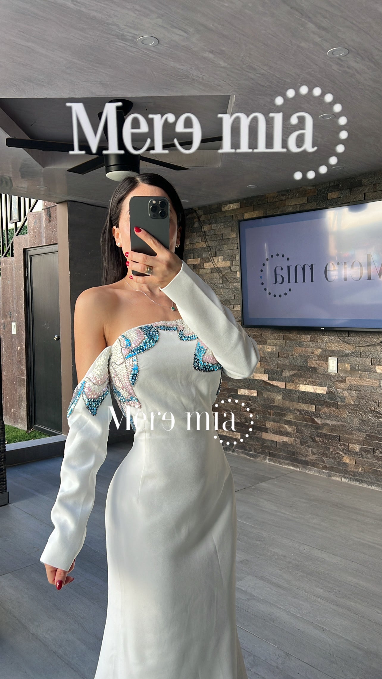 Vestido petalos hombros