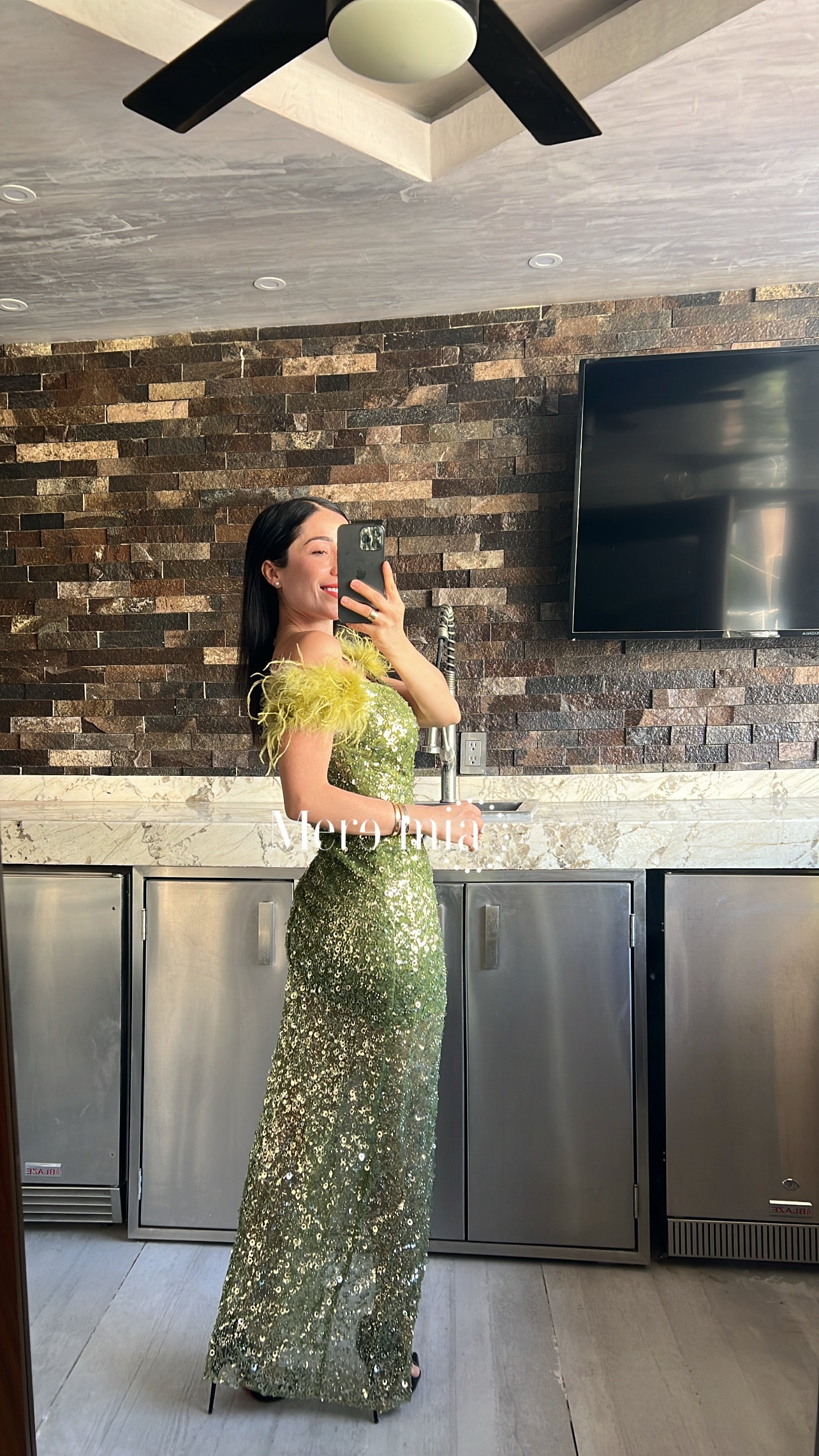 Vestido verde lent plumas