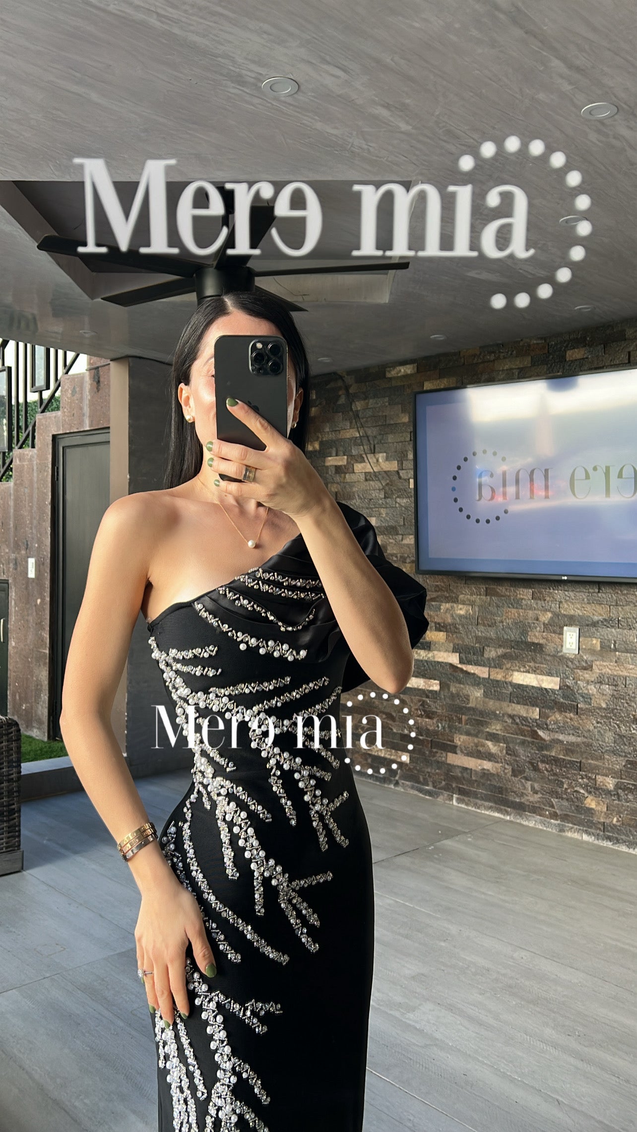 Vestido negro ramas tul