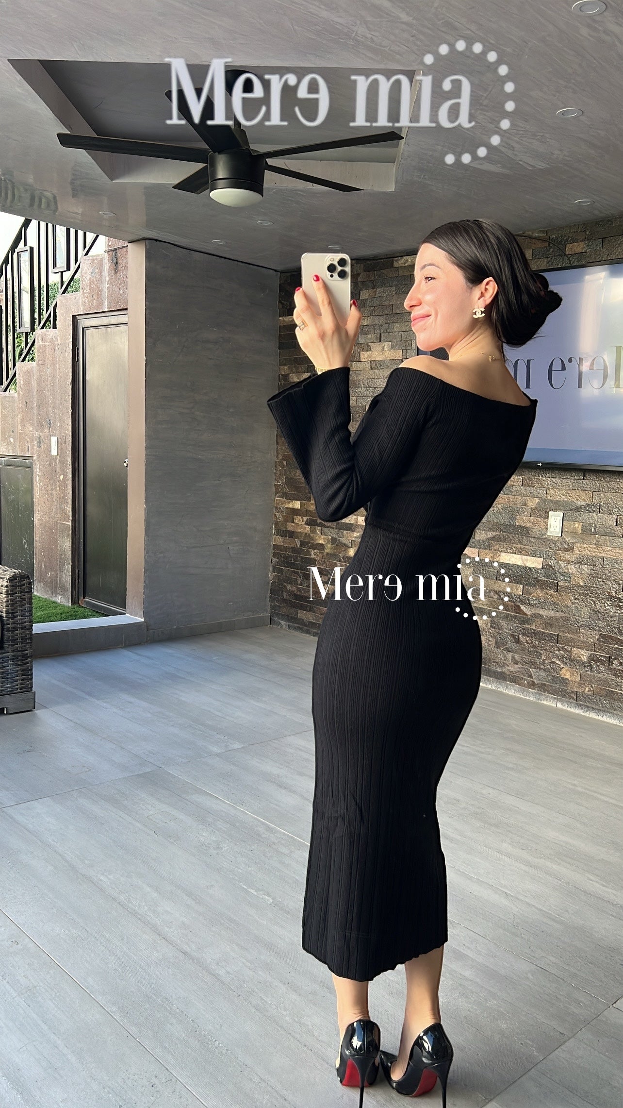 Vestido negro hombros mangas